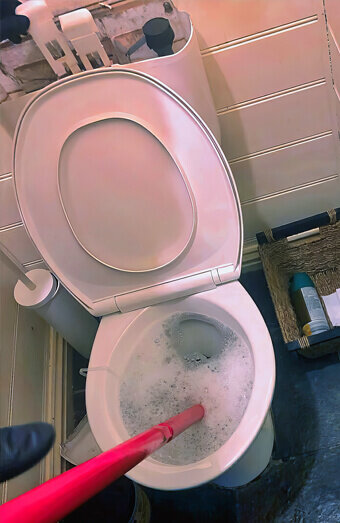 https://blockeddrainsforrestfield.com.au/uploads/2025/07/blocked-toilet-74011.jpg